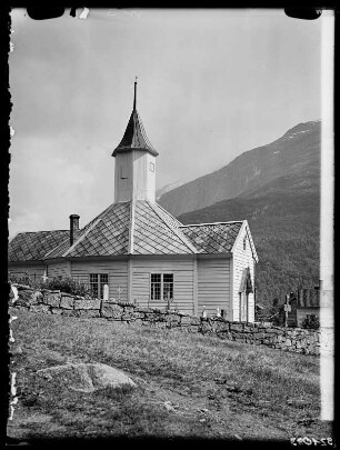 Loen: Kirche