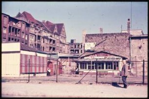 Büdchen in einem Hinterhof