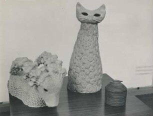 Keramische Plastiken " Katze" und "Steinbock" der Werkakademie Kassel