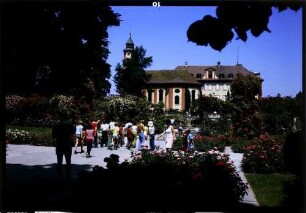Insel Mainau: Schlosskirche vom Rosengarten aus