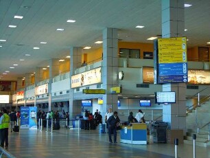 Flughafen Panama-City - Terminal : Terminalhalle, aufgenommen am 16. September 2011 am Internationalen Flughafen Tocumen in Panama-City