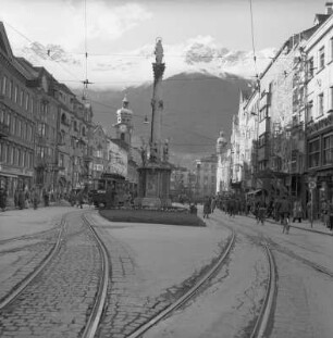 Innsbrucker Dom : Innsbruck, Maria-Theresien-Straße mit Annasäule