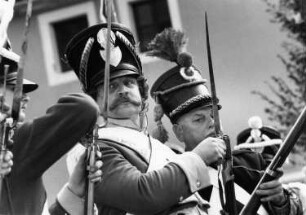 Königstein. Männer in historischen Uniformen auf der Festung Königstein