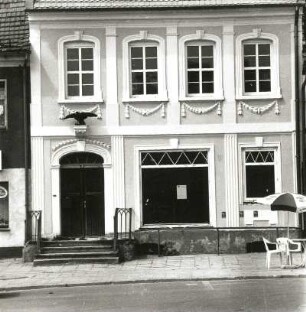 Peitz, Hauptstraße 16. Wohnhaus mit "Adler-Apotheke" (um 1800)