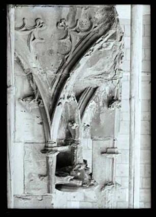 Frauenkirche; Chor, 1. Pfeiler, Restaurierung, Verwitterungserscheinungen