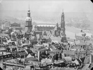 Dresden. Blick vom Rathausturm nach Nordnordwest gegen Schloßturm und Katholische Hofkirche