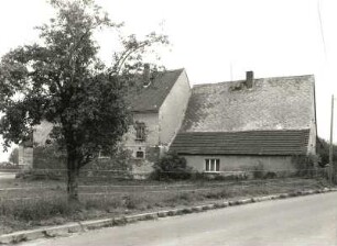 Otterwisch-Großbuch, Dorfstraße 23. Bauernhof (1. H. 19. Jh.), Wohnstallhaus