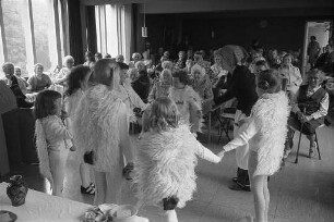 Aufführung des musikalischen Märchens "Der Wolf und die sieben Geißlein" für die Bewohnerinnen und Bewohner des Altersheims Parkschlössle