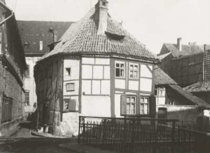"Das älteste Fachwerkhaus" in Quedlinburg : Quedlinburg, Wordgasse 3. Wohnhaus "Das älteste Fachwerkhaus" (14. Jahrhundert). Eckansicht