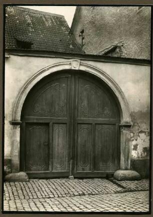 Scheunentor mit Schnitzereien flach