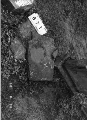 Grabstein 671 (Index: 100099708) Zustand: Fragment: Grabstein 671