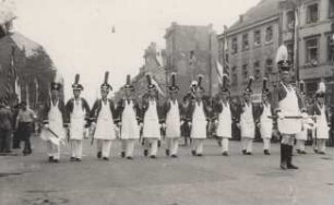 Neusser Sappeur-Korps bei der Parade 1949