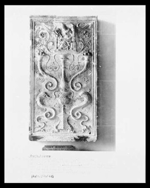 Ornamentierte Platte mit Heiligem Gregorius aus der Kapelle de Commynes