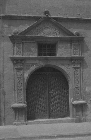 Kitzingen: Portal des Rathauses