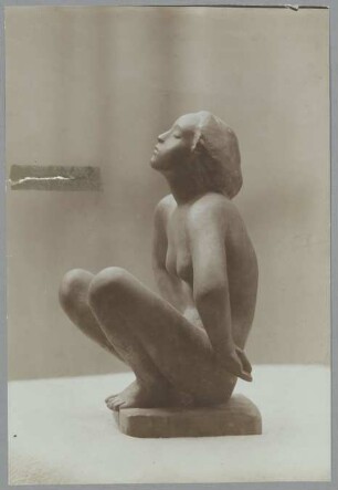 Kauernde, 1917, Bronze