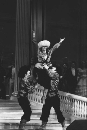 Szenenbilder aus "Eugen Onegin", Oper von Peter Tschaikowski. Deutsche Staatsoper Berlin, Generalprobe (?) 26.02.1975 (Premiere 27.02.1975)