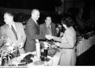 Görlitz, Kundgebung der Gewerkschaft Gesundheitswesen mit einer polnischen Delegation, Maxim Zetkin und Prof. Dr. Welker, Verdienter Arzt des Volkes, Auftritt der Sport- und Kulturgruppe der Staatsanstalt für Krankengymnastik Leipzig, 13./14. Februar 1951