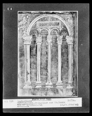 Evangeliar aus Saint-Denis — Evangeliar aus Saint-Denis, Folio 11 versoKanontafel