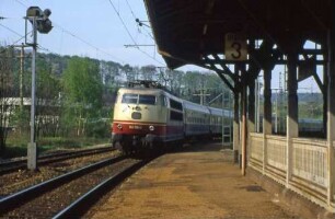 Maulbronn-West Lok 103 159 D UIC-X-Wagen Bahnsteig