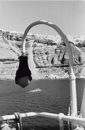 Reisefotos. Mittelmeerfahrt. Blick zur Insel Santorin