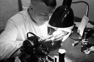 Internationale Handwerksschau Berlin Mai-Juli 1938: Edelsteinschleifer