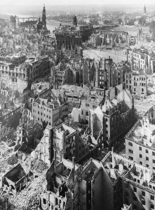 Dresden. Blick vom Rathausturm nach Nordwesten