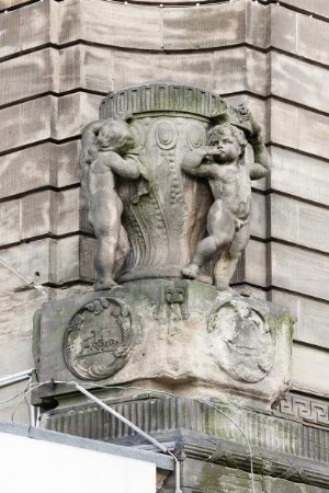 Hauptbahnhof — Empfangsgebäude —