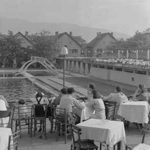 Erholungsstätte am Schwimmbad in Sofia inmitten der Arbeitersiedlung