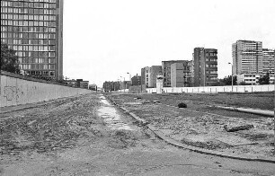 Mauerstreifen mit dem Haus des Axel Springer Verlages : Zimmerstraße Ecke Lindenstraße