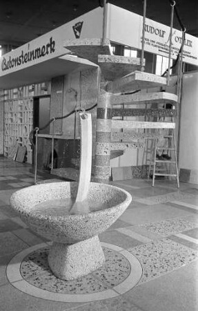 Ausstellung "sparen - bauen - wohnen" auf dem Festplatz.