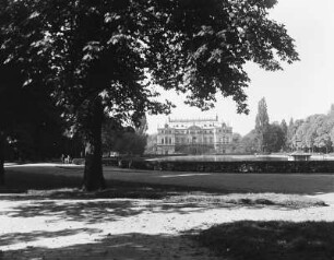 Dresden. Großer Garten. Blick zum Palais im Großen Garten