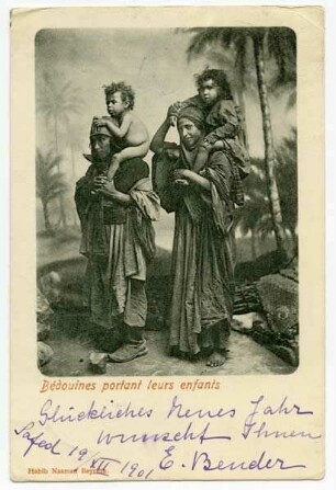Bédouines portant leurs enfants