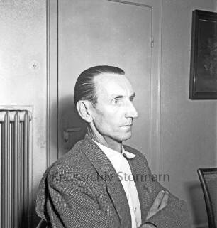 Schwerdt, Erich: Heimleiter des Franz-Spliedt-Heimes in den späten 1950er und frühen 1960er Jahren: Jugendheim des Deutschen Gewerkschaftsbundes (DGB-Nordmark): Seebergen: im Büro