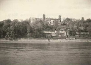 Dresden. Blick über die Elbe gegen Schloß Albrechtsberg