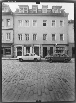 Pirna-Altstadt, Schmiedestraße 24. Wohnhaus mit Läden (18. Jh.). Straßenfront