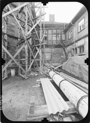 Marksuhl. Schloß (1587/1591, Ausbau 1613/1616 und 1741/1743). Wirtschaftsflügel. Hofansicht