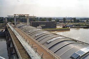 Hansjakob, Gottfried; Wien - Donau (AT); Donauinsel und Donaukraftwerk Freudenau - Donaukraftwerk Freudenau, Staustufe, Blick vom Radarturm