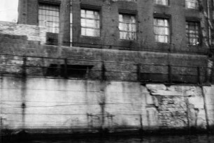 Grenzmauer am Ostufer der Spree an der Schillingbrücke