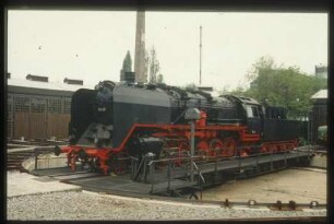 Güterzuglok "50 001" auf der Drehscheibe