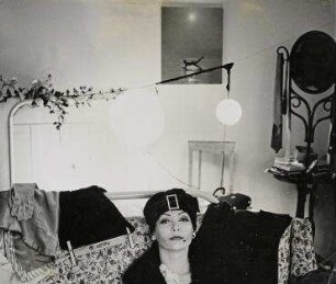 Müdes Modell (Mrs. Melvin J. Lasky)