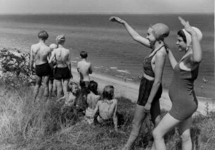 Eckernförde. Falken-Zeltlager. Jugendliche in den Dünen am Strand von Eckernförde