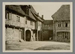 Lüneburg. Hof im Kloster Lüne. : Lüneburg. Hof im1172 gegründeten Benediktinerkloster Lüne; heute ein evangelisches Damenstiftt