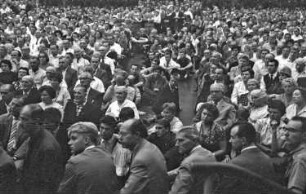 Freiburg: Stadthalle; Publikum bei der Wahlversammlung; Willy Brandt