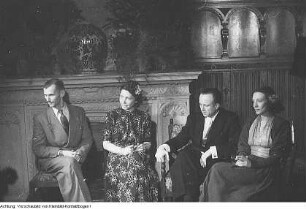 Einweihung des Hauses der Sowjetkultur durch Oberst Kusminow, Gründung der Gesellschaft zum Studium der Kultur der Sowjetunion (SU) (später: Gesellschaft für Deutsch-Sowjetische Freundschaft (DSF)), 8. November 1947 / 15.September 1947