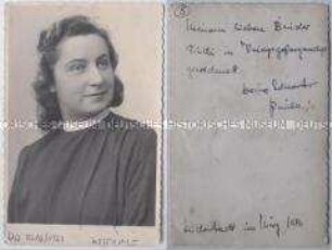 Porträtfoto einer jungen Frau mit handschriftlicher Widmung an den in englischer Kriegsgefangenschaft befindlichen Bruder - Personenkonvolut