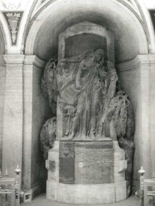 Wandgrabmal der Familie Wohanka : Klouček, Celda: Wandgrabmal der Familie Wohanka. Sandstein. wohl um 1900/1905. Prag-Vyšehrad, Friedhof Vyšehrad