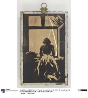 Mädchen zum Fenster hinausblickend
