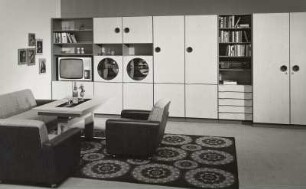 Anbauwand "Standard" : Wohnzimmermöbel (1973). Ansicht mit Anbauwand und Sitzgruppe