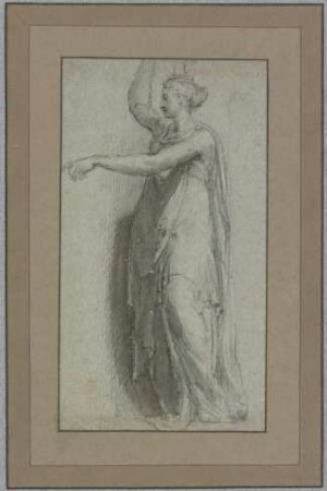 Stehende weibliche Gewandfigur nach links, die rechte Hand zu einem auf dem Kopfe getragenen Gefäße erhoben
