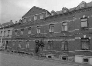 Schöneck, Hauptstraße 70. Wohnhaus (1880/1900). Straßenansicht
